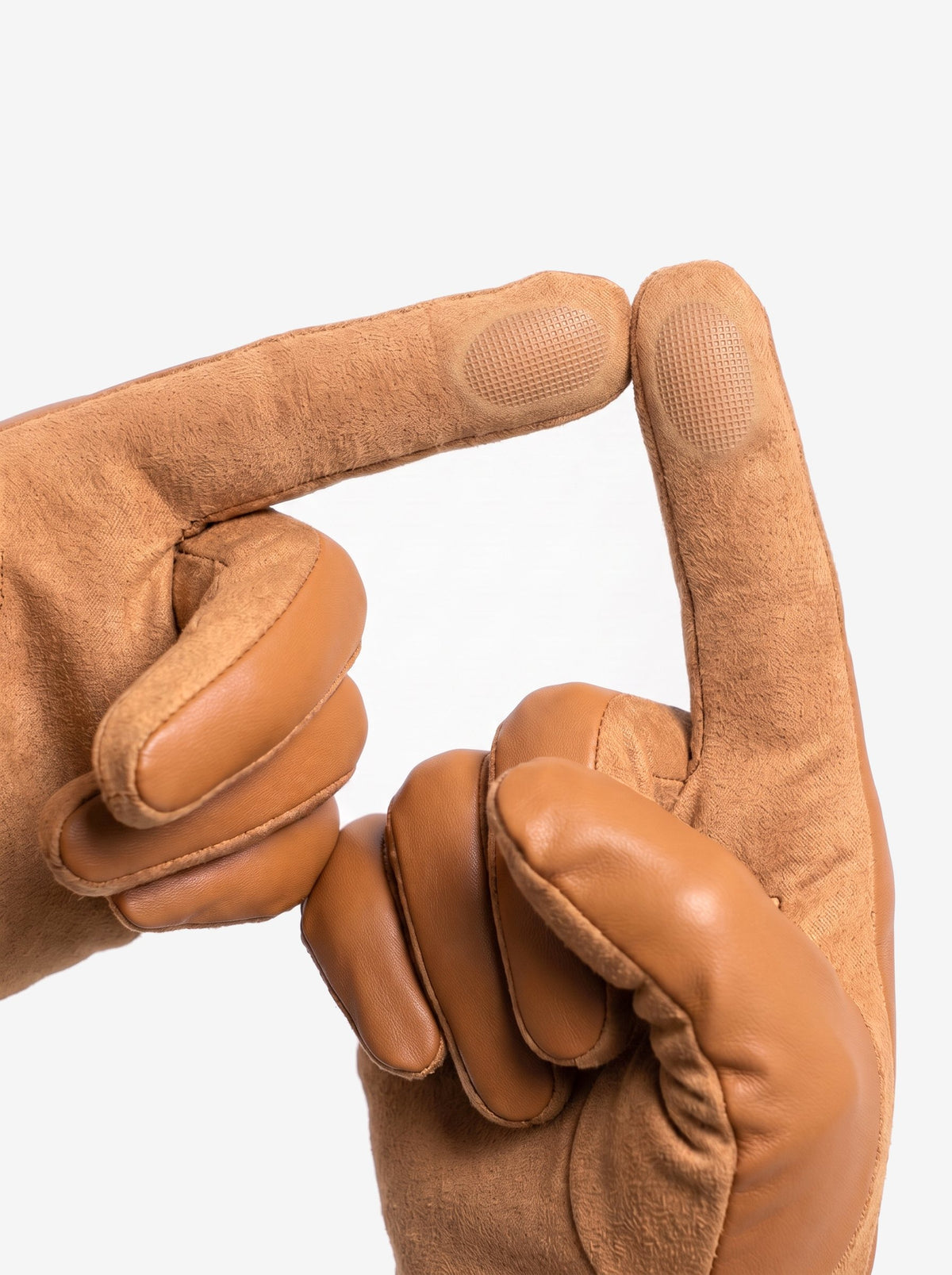The Courchevel Glove — Caramel, touchscreen fingertips