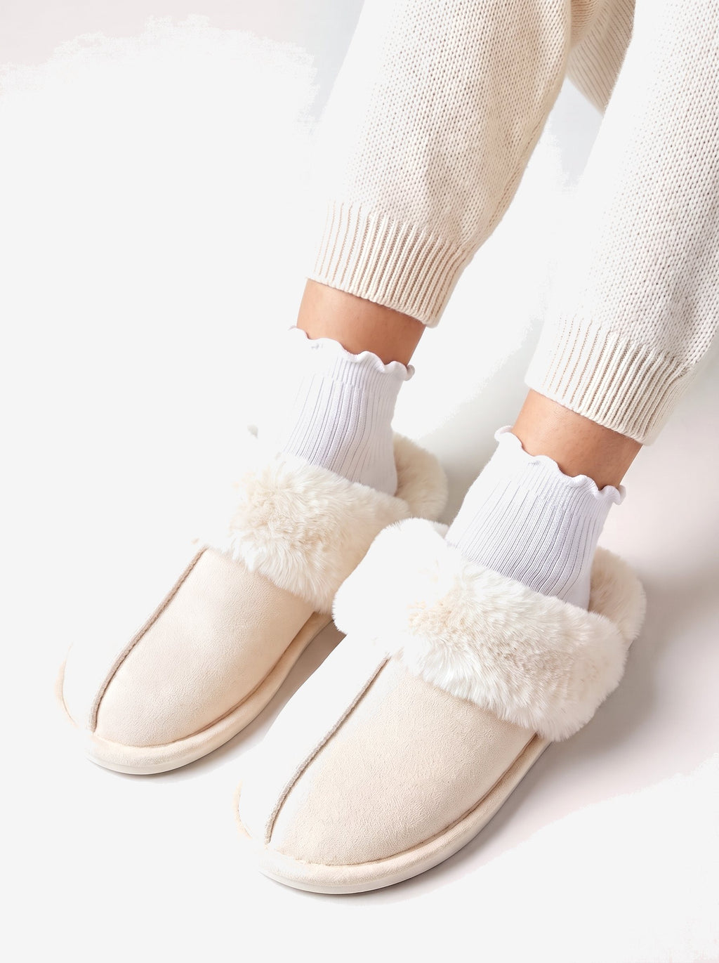 The Courchevel Slipper in Cream, center seam and fur collar from above